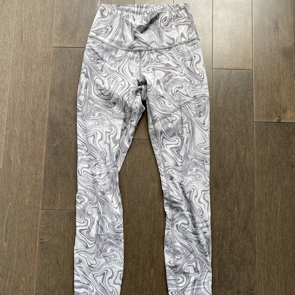 Lululemon size 4 leggings - Picture 1 of 4